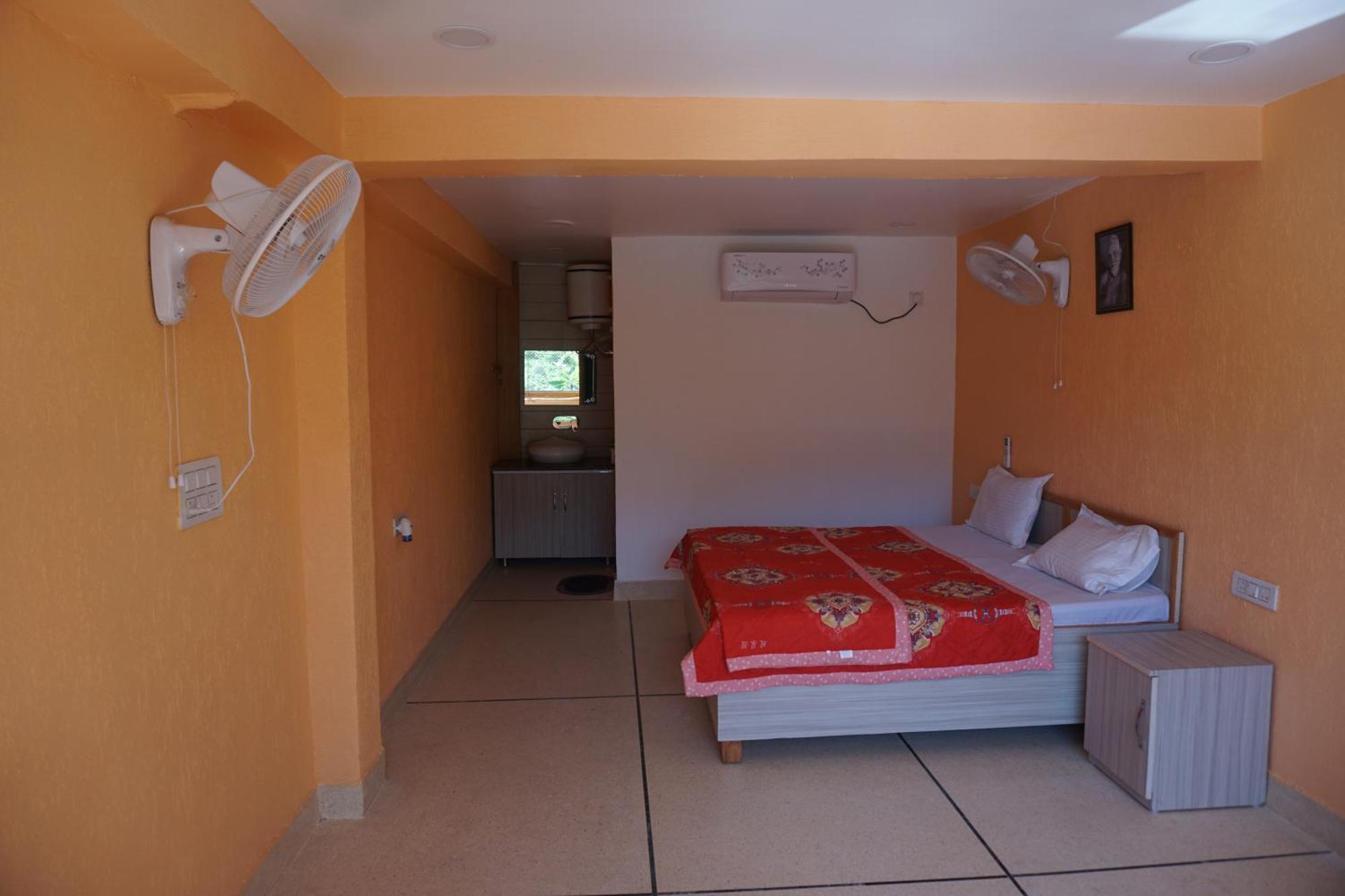 Abhayam Ashram Hotell Rishīkesh Exteriör bild